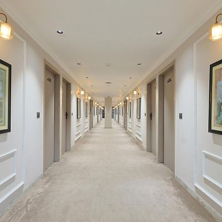 Hotel Royal Town อาเมดาบัด ภายนอก รูปภาพ