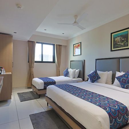 Hotel Royal Town อาเมดาบัด ภายนอก รูปภาพ