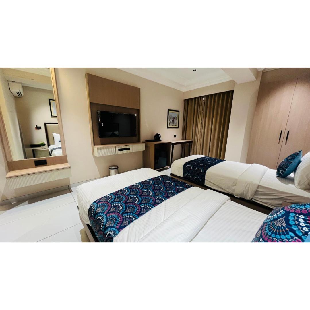 Hotel Royal Town อาเมดาบัด ภายนอก รูปภาพ