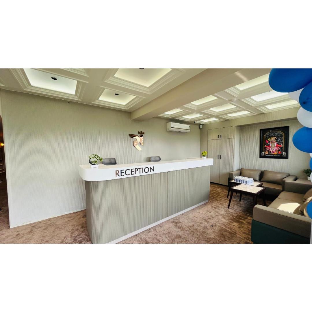 Hotel Royal Town อาเมดาบัด ภายนอก รูปภาพ