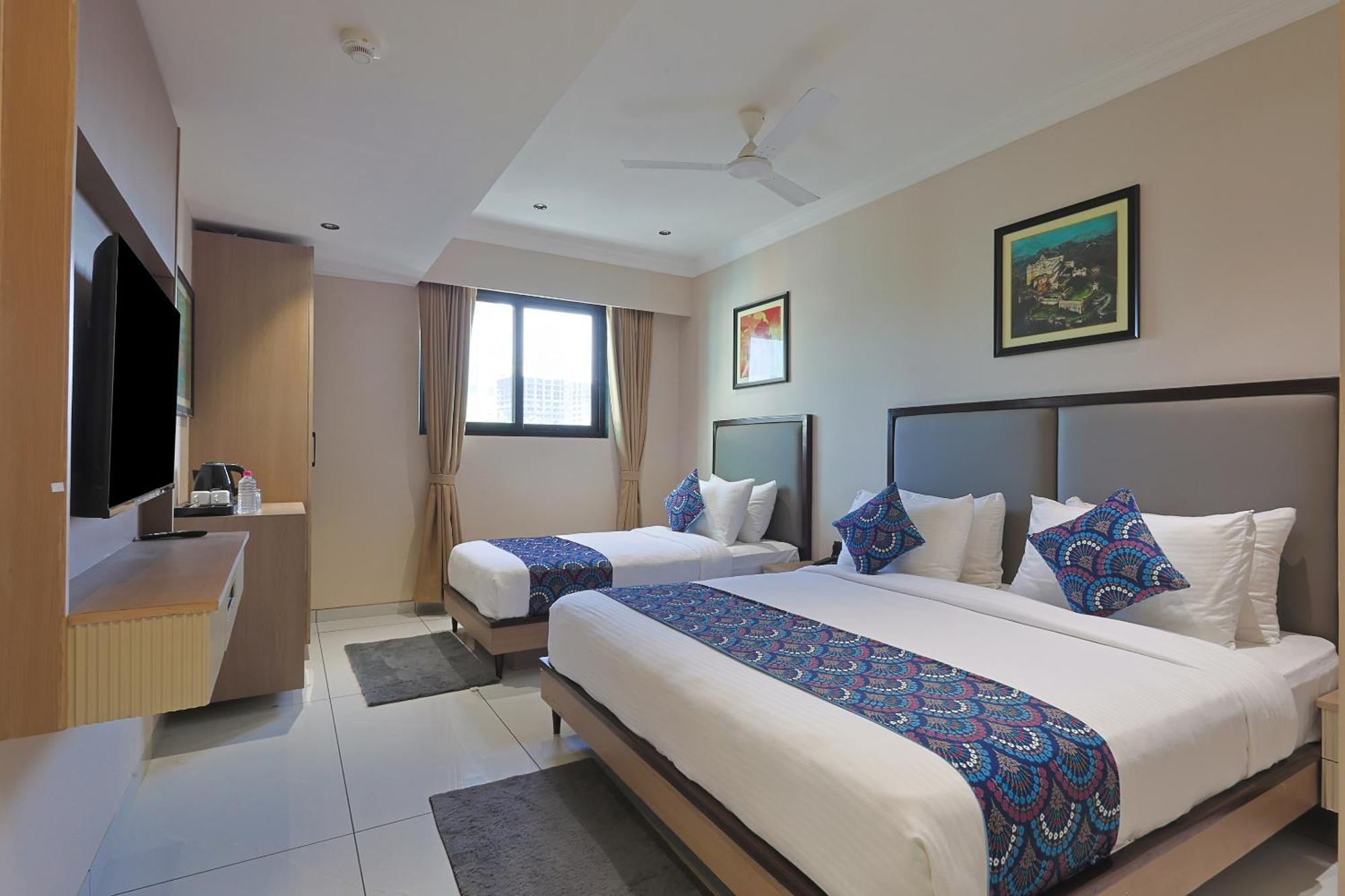 Hotel Royal Town อาเมดาบัด ภายนอก รูปภาพ