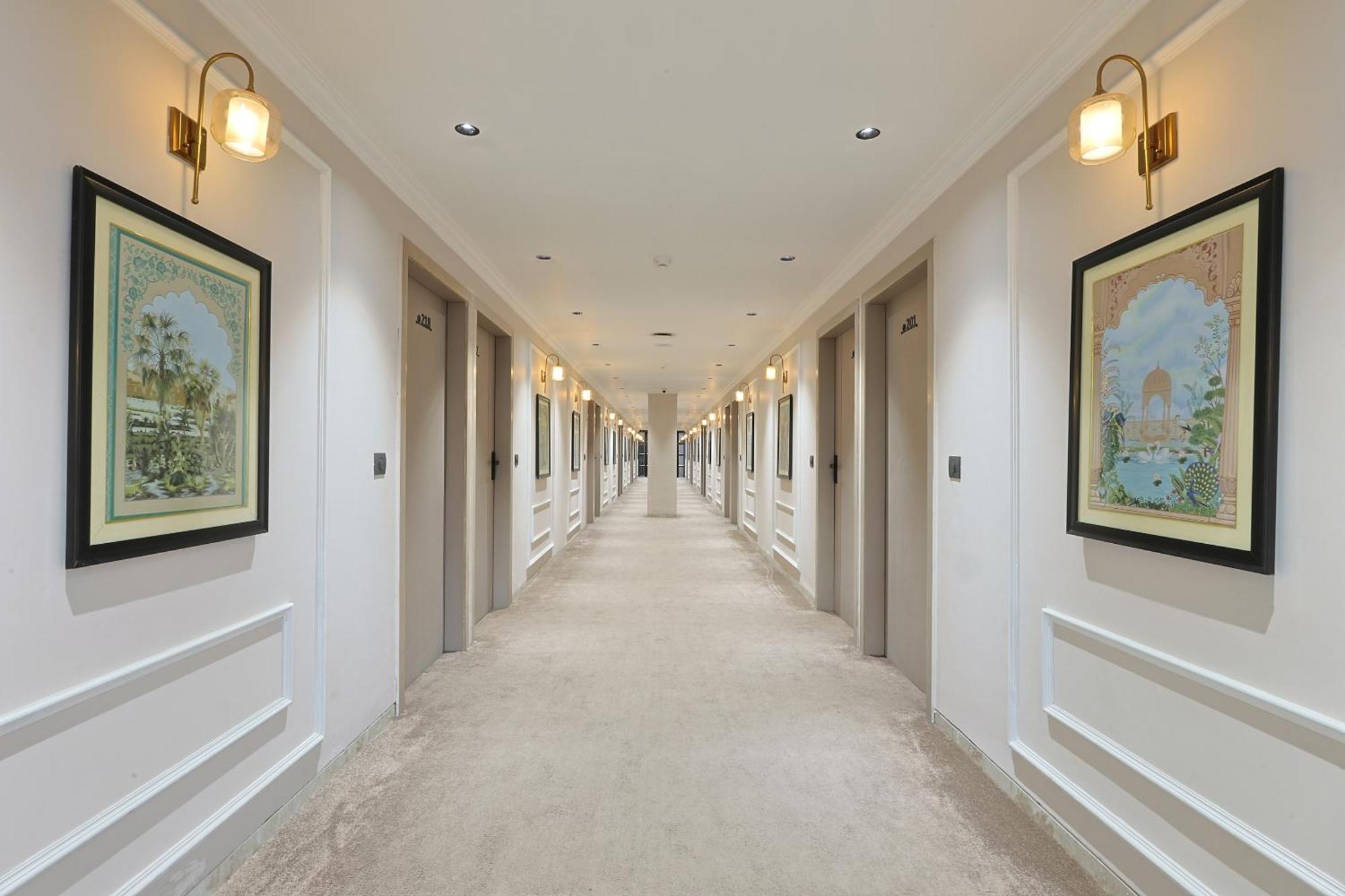 Hotel Royal Town อาเมดาบัด ภายนอก รูปภาพ