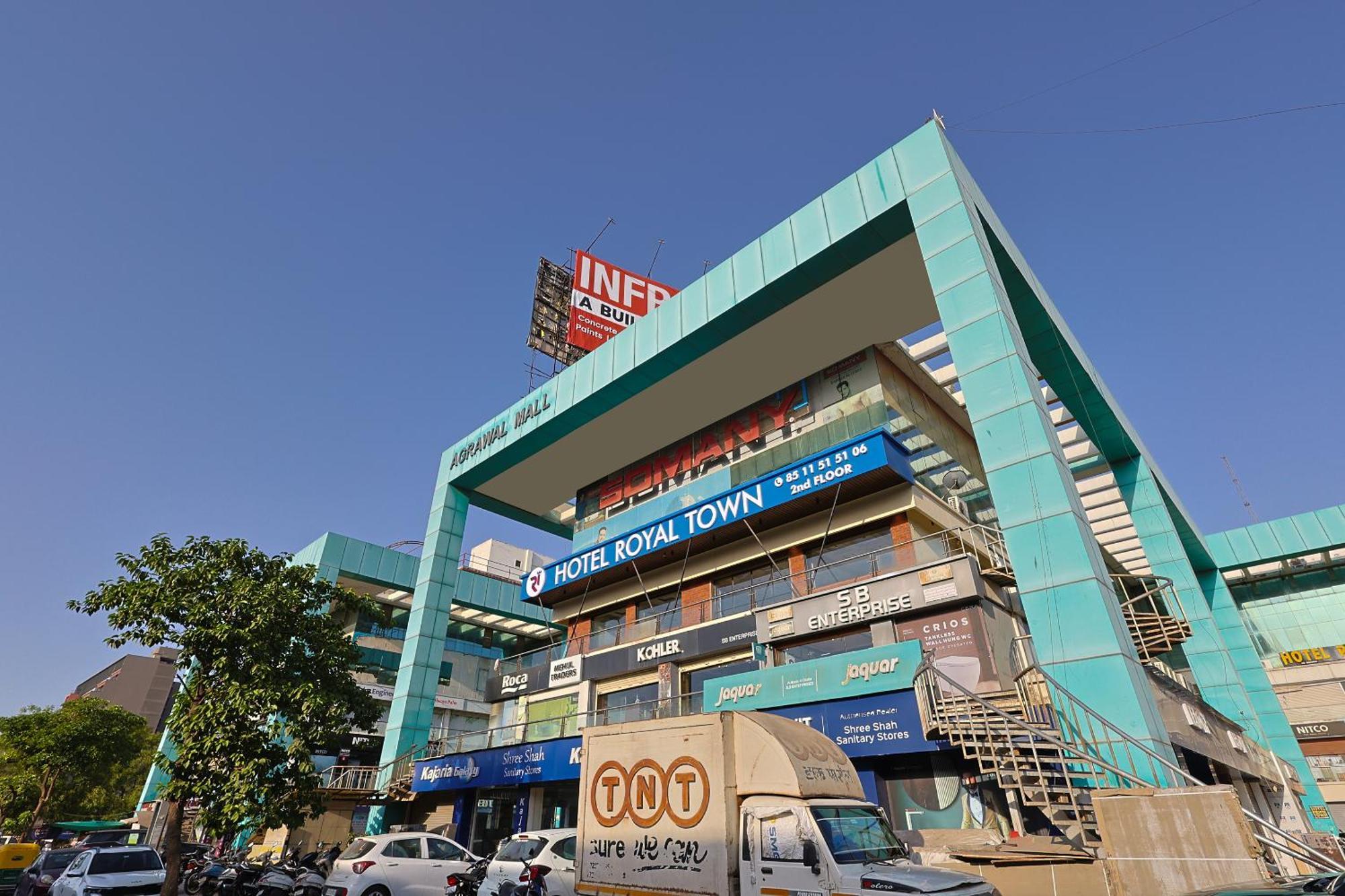 Hotel Royal Town อาเมดาบัด ภายนอก รูปภาพ