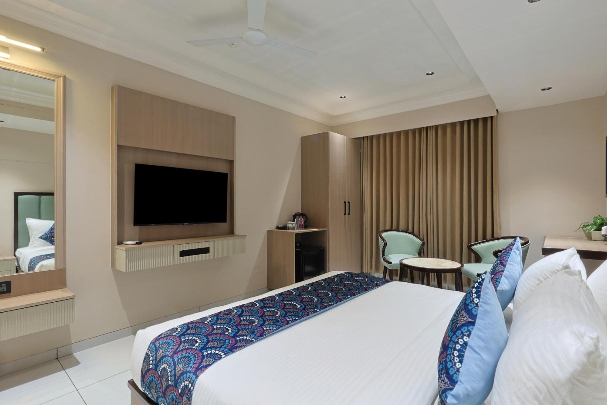 Hotel Royal Town อาเมดาบัด ภายนอก รูปภาพ