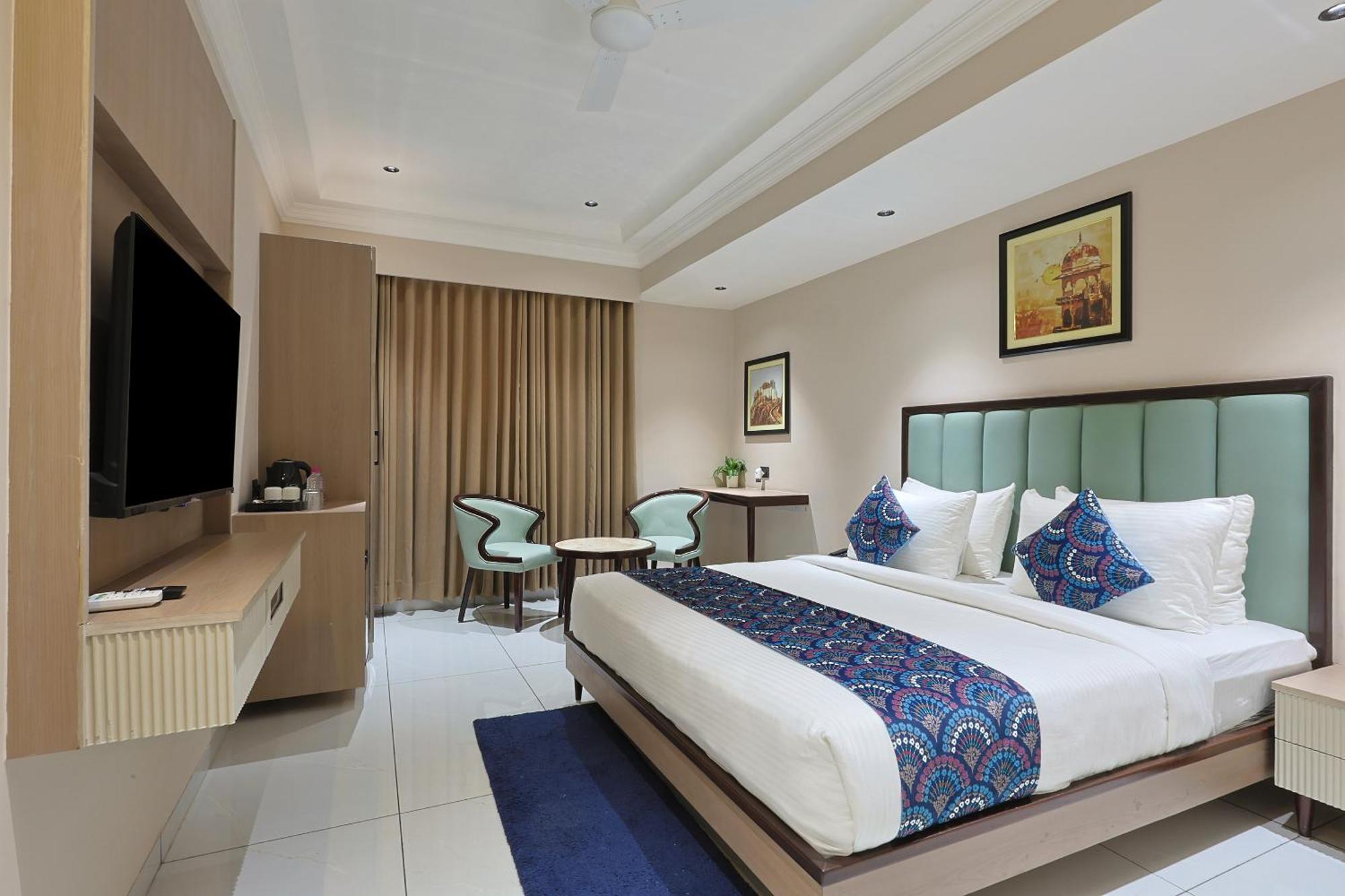 Hotel Royal Town อาเมดาบัด ภายนอก รูปภาพ